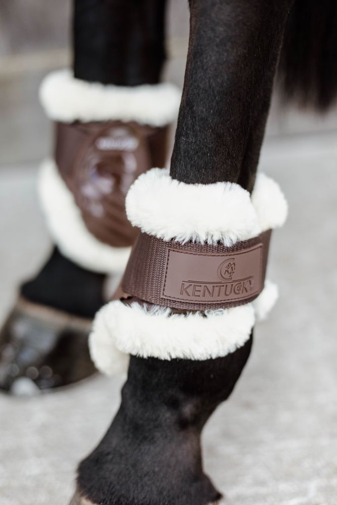 KENTUCKY® HORSEWEAR vegane Lammfell-Streichkappe Young Horse, braun 