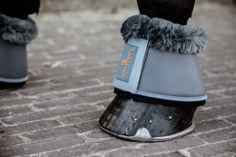 KENTUCKY® HORSEWEAR Schaffell-Hufglocken Leder, grau/grau