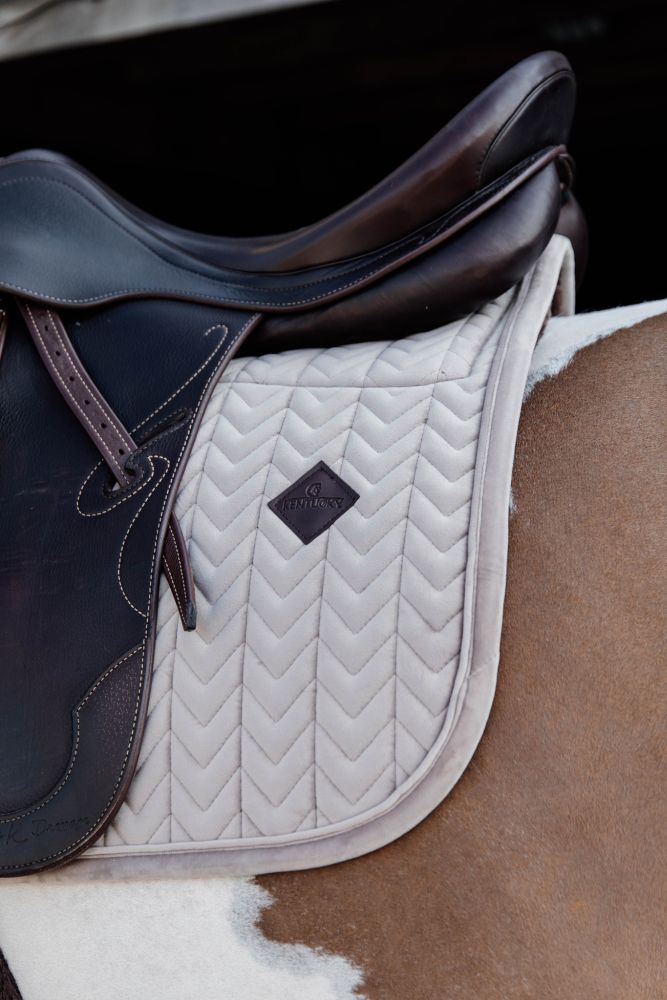 KENTUCKY® HORSEWEAR Skin Friendly Schabracke Velvet Dressur, beige