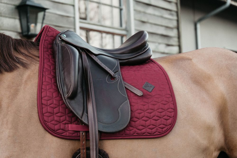 KENTUCKY® HORSEWEAR Schabracke Classic Dressur, bordeaux