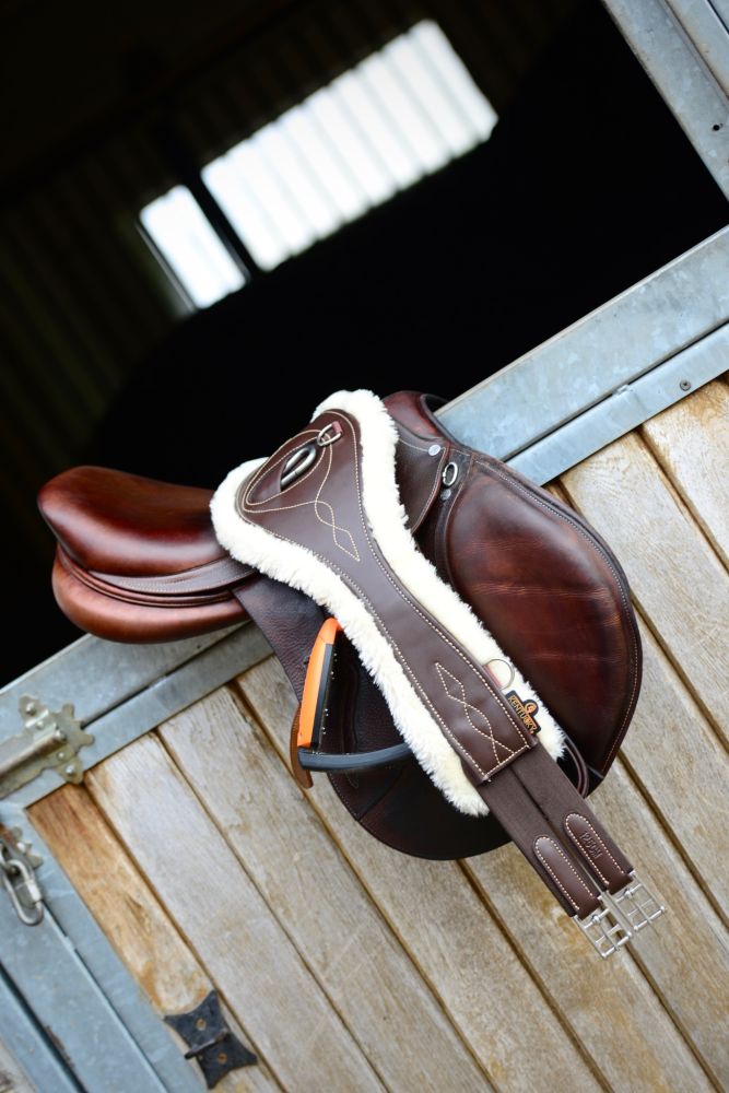 KENTUCKY® HORSEWEAR Lammfell Gurt Anatomic, braun