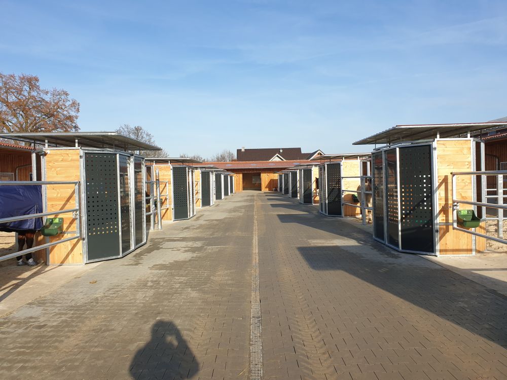 HAU Heudepot Rund- und Quaderballen mit 2 Fressplätzen
