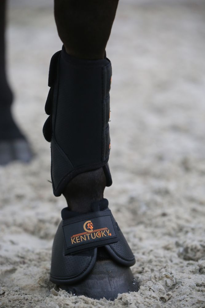 KENTUCKY® HORSEWEAR Geländegamaschen Air Tech vorne, schwarz