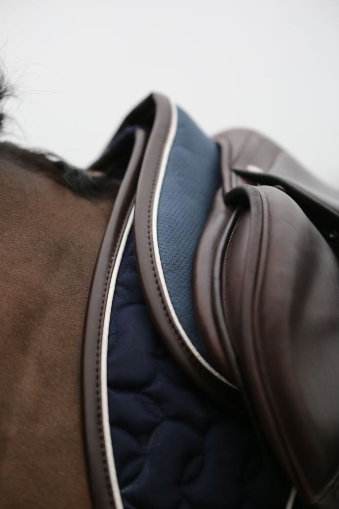 KENTUCKY® HORSEWEAR Sattelpad Anatomic Absorb, marine/weiß/braun