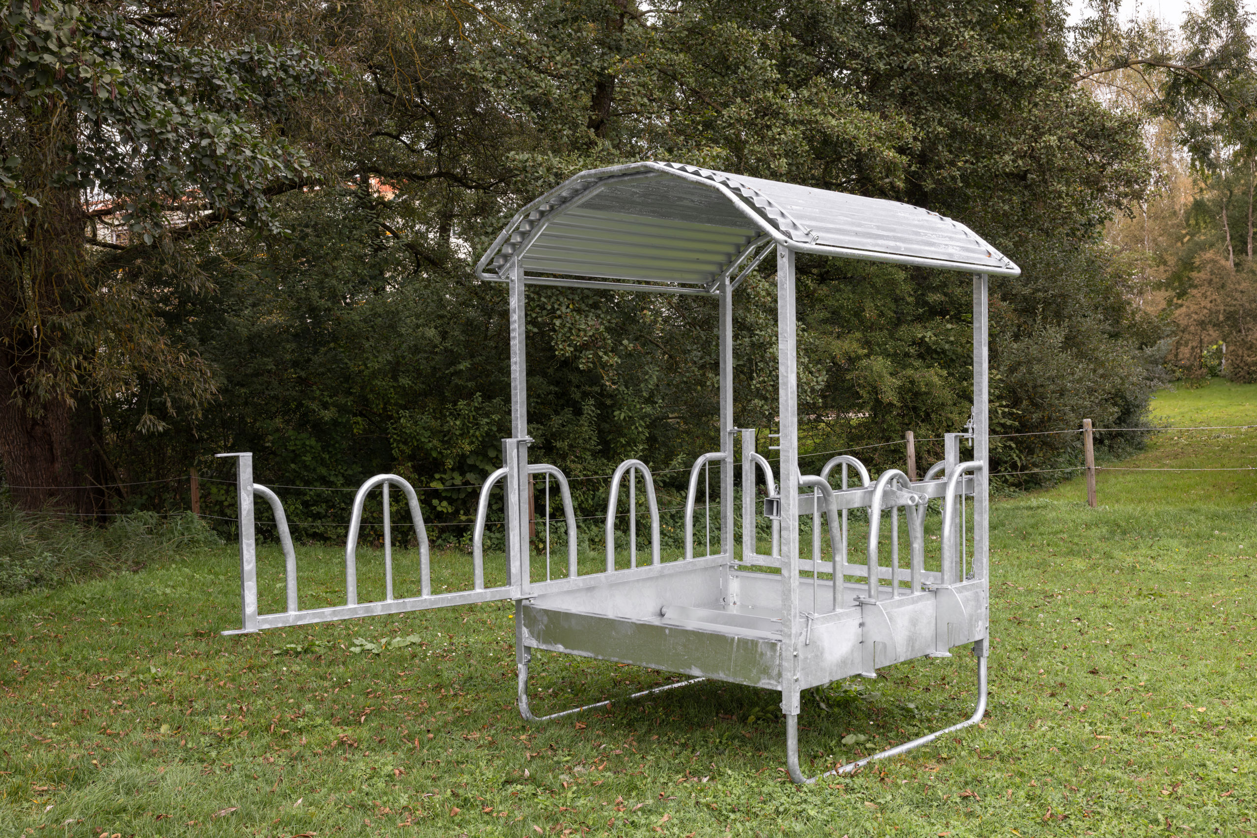 KERBL Viereckraufe Hobby mit Dach und Palisadenfressgitter