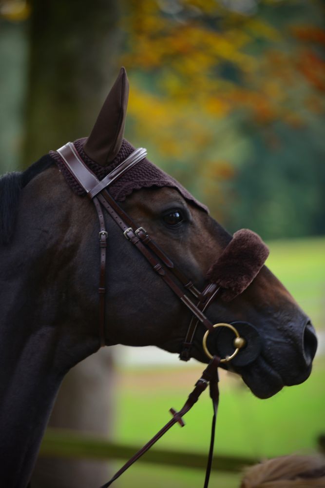 KENTUCKY® HORSEWEAR Schaffell-Nasenriemenschoner, braun