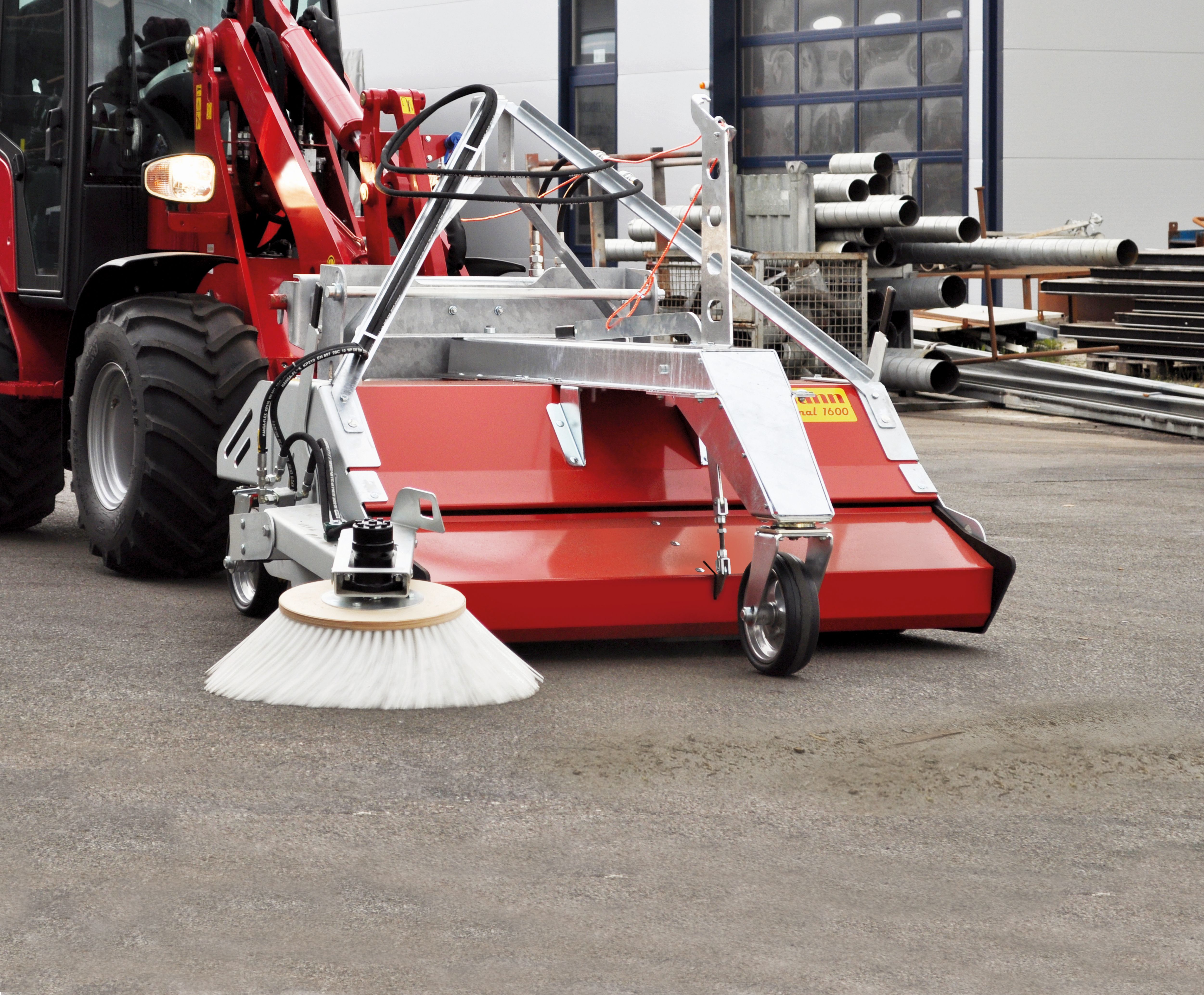 WESTERMANN Anbaukehrmaschine "Optimal" 1600 "Front"