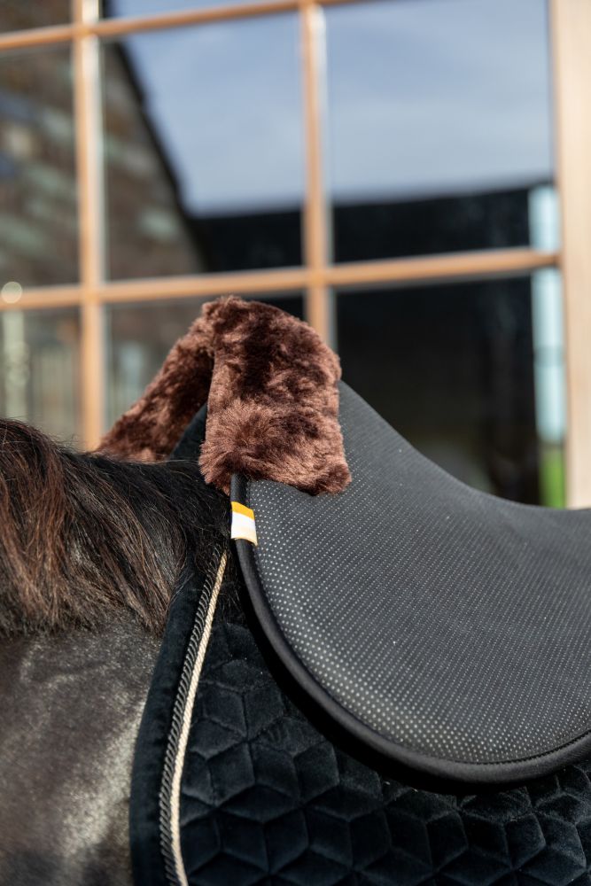KENTUCKY® HORSEWEAR Schaffell Sattelpad Anatomic Absorb, braun