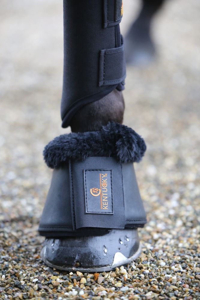 KENTUCKY® HORSEWEAR Schaffell-Hufglocken Leder, schwarz/schwarz