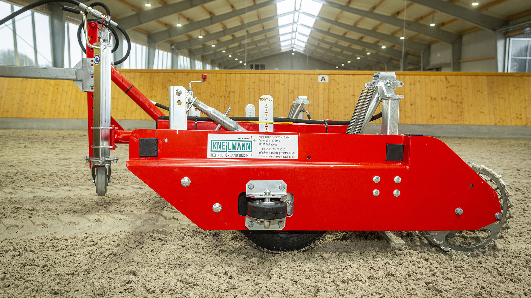 KNEILMANN® Reitbahnplaner Typ 5 Premium mit Quad-Anhängung, Schwenkachse mechanisch