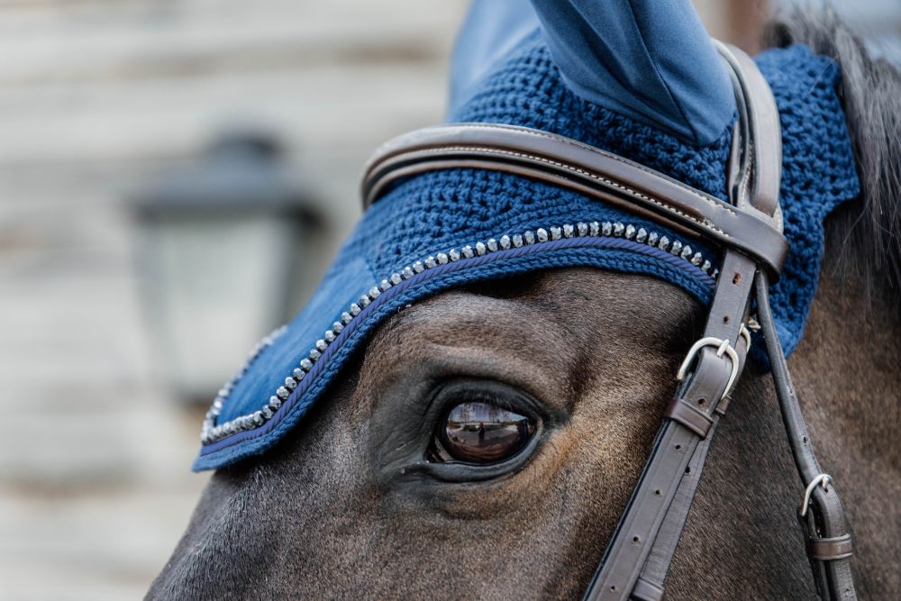KENTUCKY® HORSEWEAR Fliegenhaube Wellington Velvet Pearls, marine