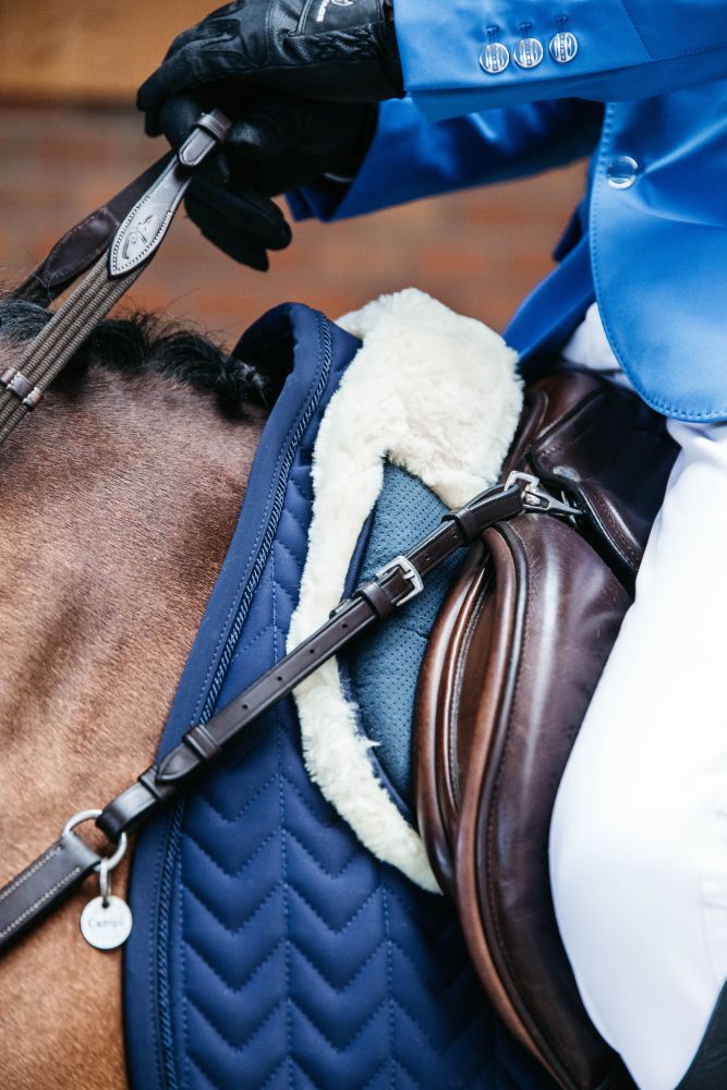 KENTUCKY® HORSEWEAR Lammfell Sattelpad Absorb, marine