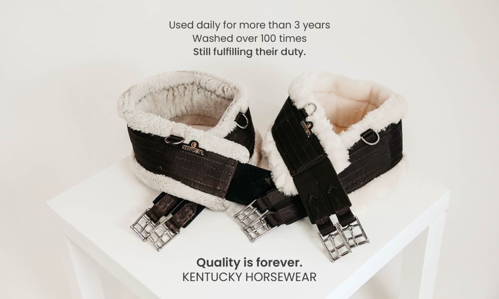 KENTUCKY® HORSEWEAR Lammfell Sattelgurt, schwarz