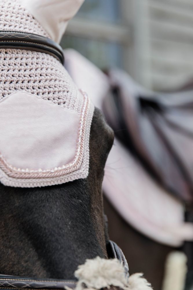 KENTUCKY® HORSEWEAR Fliegenhaube Wellington Velvet Pearls, zartes rosa
