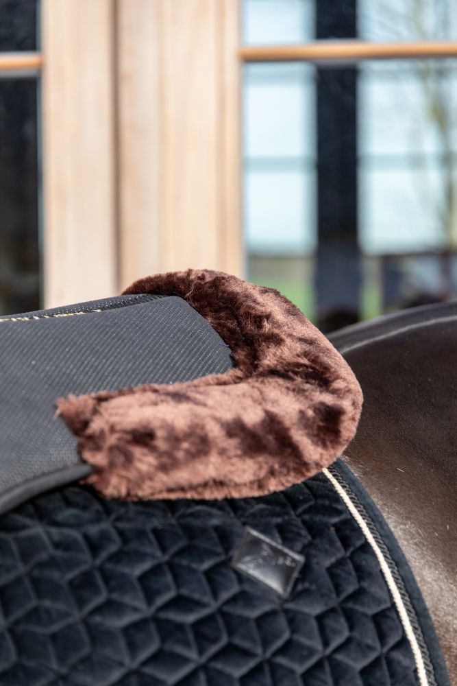 KENTUCKY® HORSEWEAR Schaffell Sattelpad Anatomic Absorb, braun