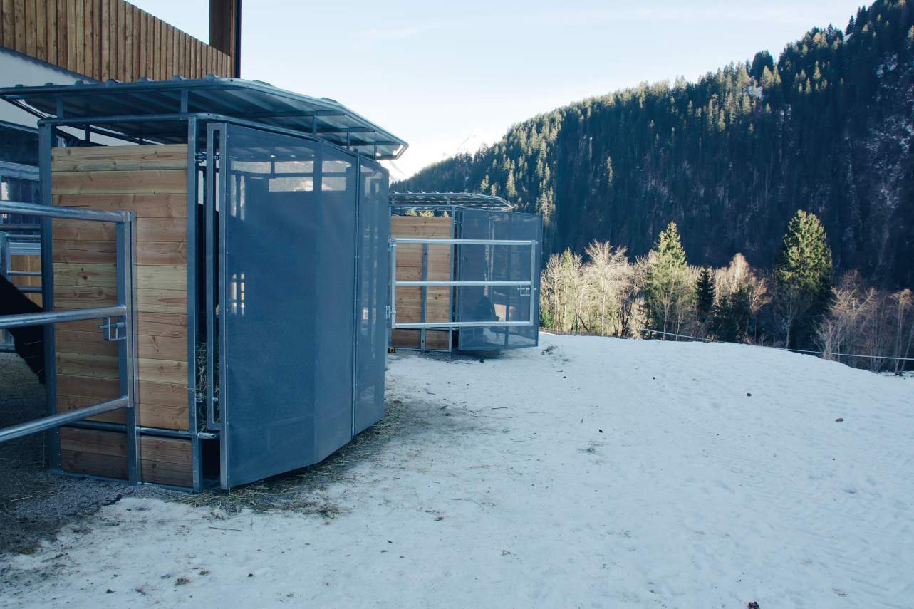 HAU Heudepot für Rund- und Quaderballen mit Zeitsteuerung für 4 Fressplätze
