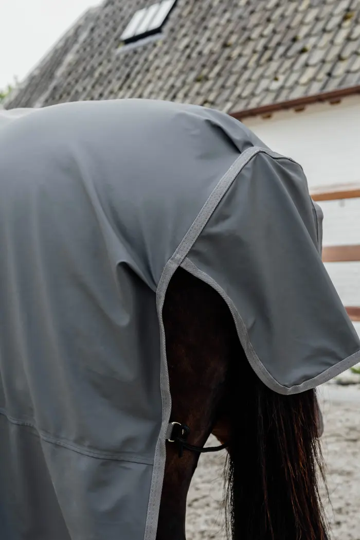 KENTUCKY® HORSEWEAR Regendecke Hurricane mit Steigbügelöffnung, grau
