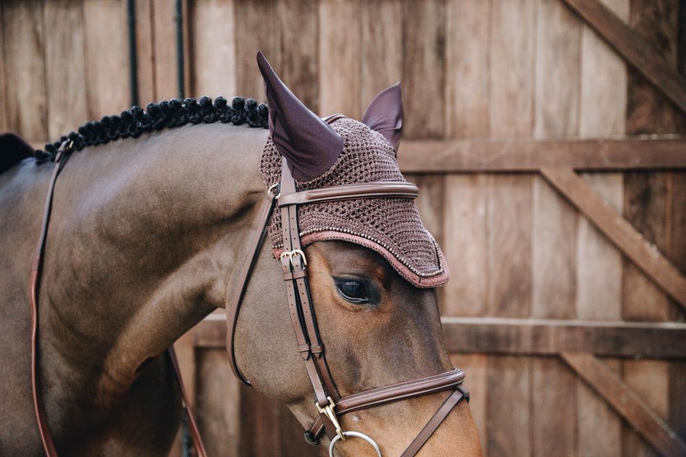 KENTUCKY® HORSEWEAR Fliegenhaube Wellington mit Glitzereinfassung Soundless, braun