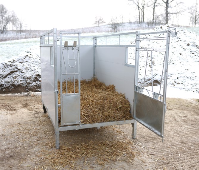 KERBL Kälberbox Premium mit schwenkbarem Boden