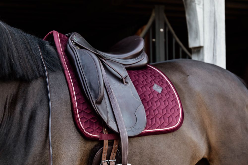 KENTUCKY® HORSEWEAR Schabracke Velvet Dressur, bordeaux