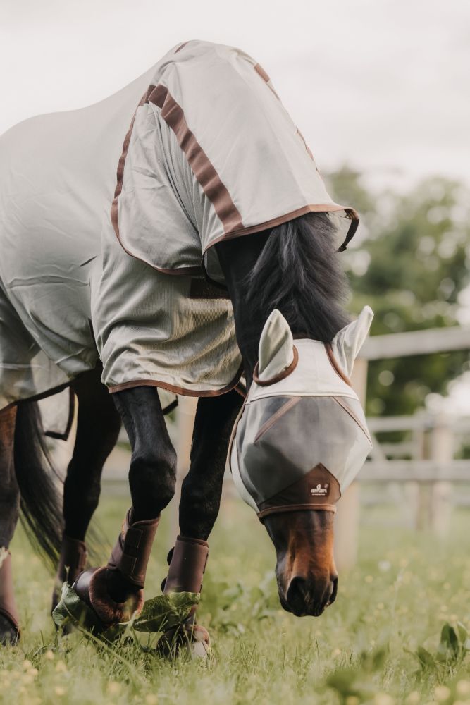 KENTUCKY® HORSEWEAR Fliegenmaske Classic mit Ohren, silber