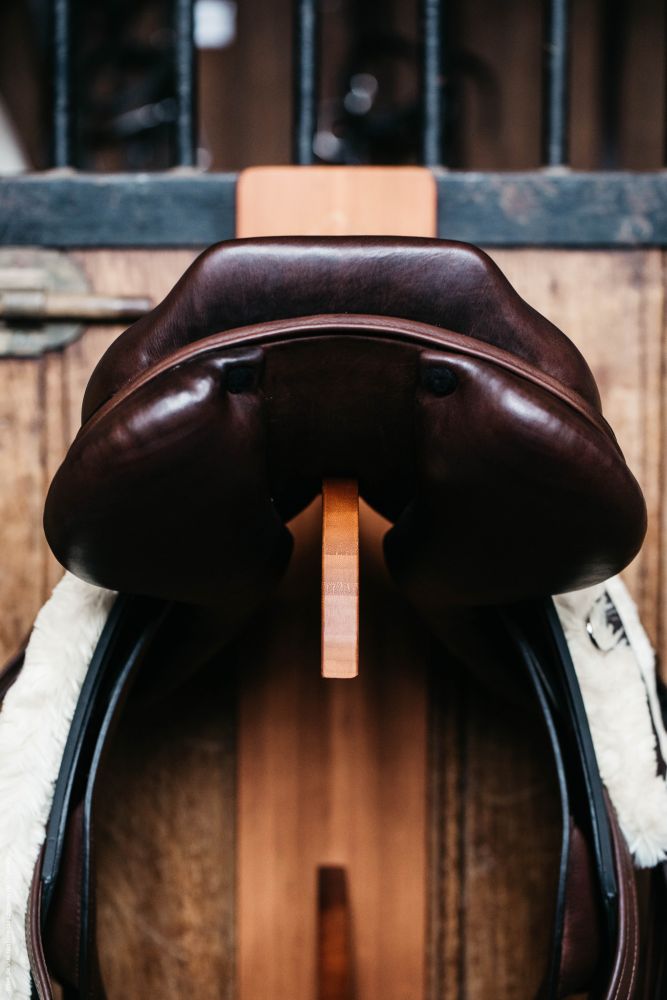 KENTUCKY® GROOMING DELUXE Saddle Rack