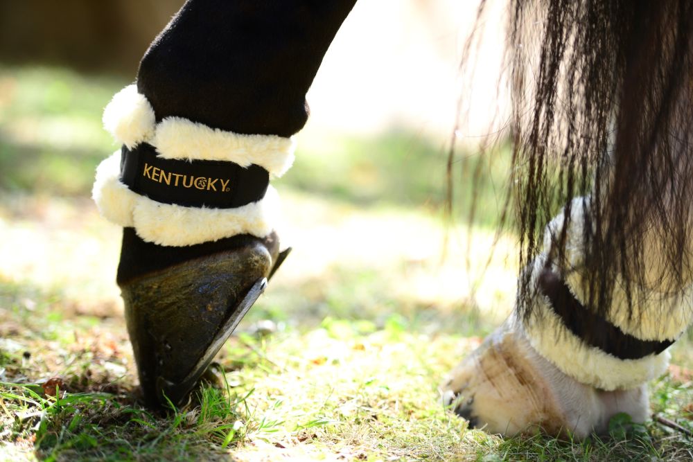 KENTUCKY® HORSEWEAR Lammfell Fesselschutz