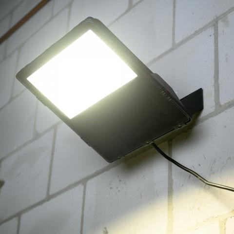 SHADA Strahler - 100 W 16000 lm 4000 K IP66 - CREE LED - Sosen Netzteil