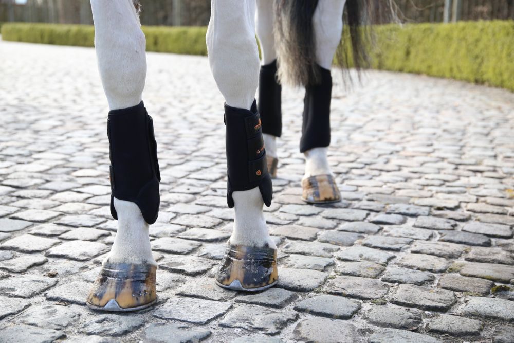 KENTUCKY® HORSEWEAR Geländegamaschen Air Tech vorne, schwarz