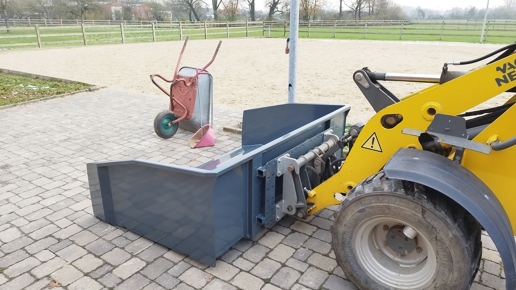 KNEILMANN® Mistcontainer befahrbar aus Stahl (gestrahlt und lackiert) - Breite 2 m 