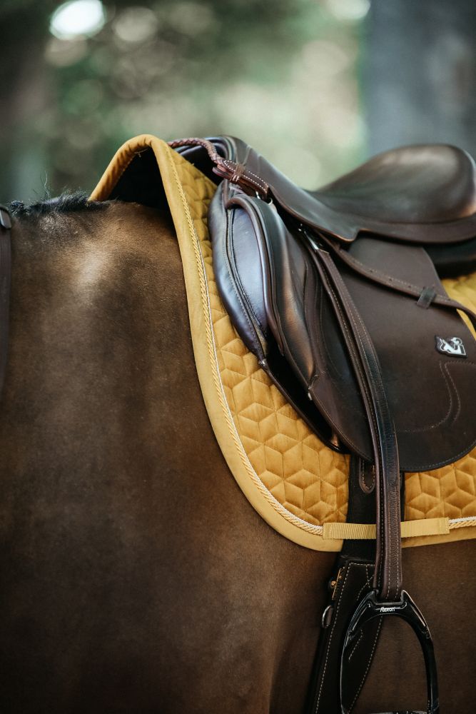 KENTUCKY® HORSEWEAR Schabracke Velvet Springen, senfgelb