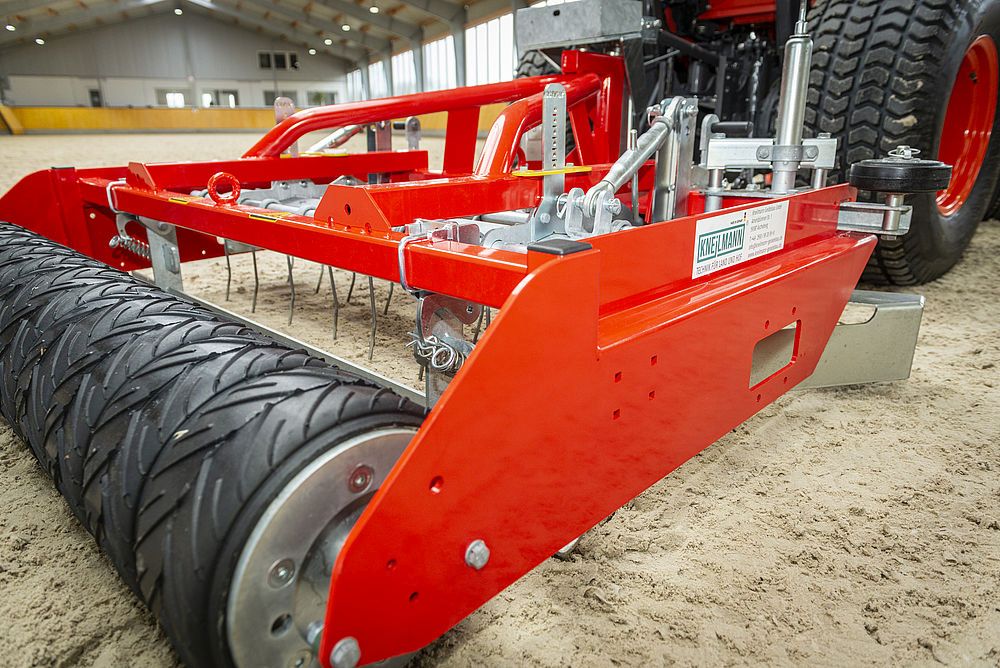 KNEILMANN® Reitbahnplaner Typ 4 Xpert mit Quad-Anhängung, Schwenkachse mechanisch