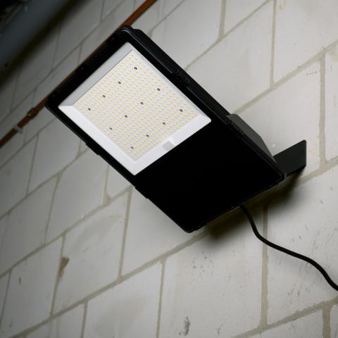 SHADA Strahler - 150 W 24000 lm 4000 K IP66 - CREE LED - Sosen Netzteil 