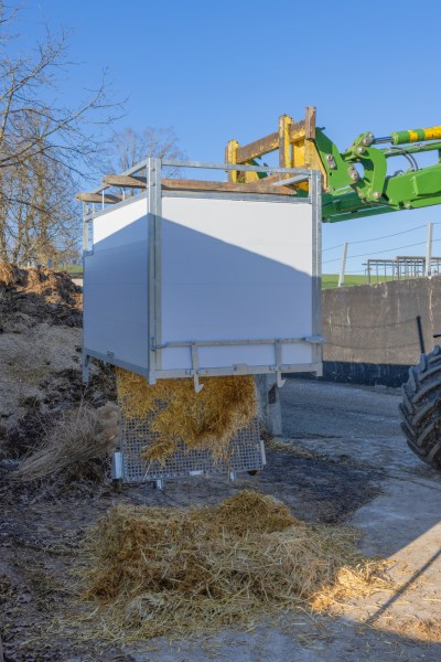 KERBL Kälberbox Premium mit schwenkbarem Boden