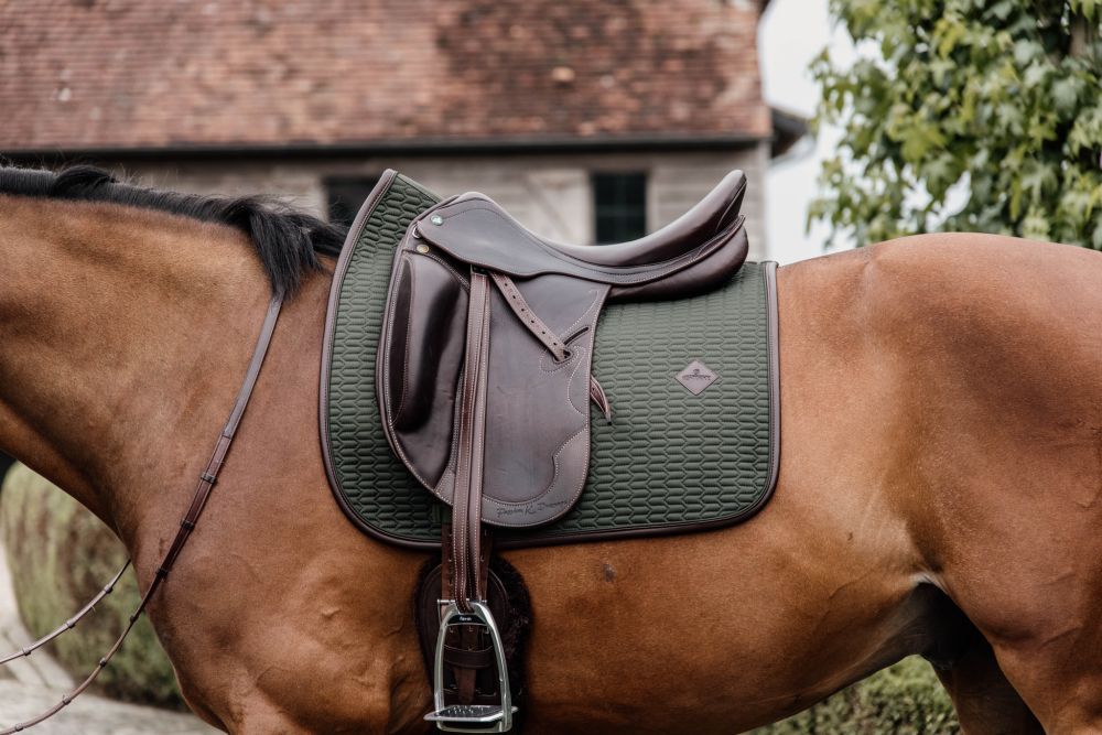 KENTUCKY® HORSEWEAR Schabracke Color Edition Leder Dressur, oliv-grün