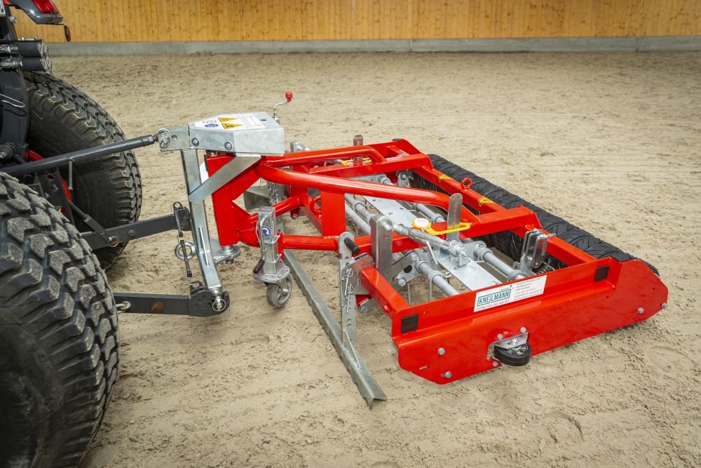 KNEILMANN® Reitbahnplaner Typ 4 Xpert mit Quad-Anhängung, Schwenkachse mechanisch