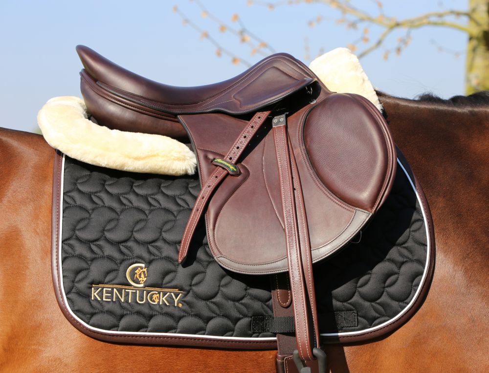 KENTUCKY® HORSEWEAR Schaffell Sattelpad Anatomic Absorb, natur