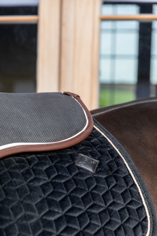 KENTUCKY® HORSEWEAR Sattelpad Absorb, schwarz/weiß/braun