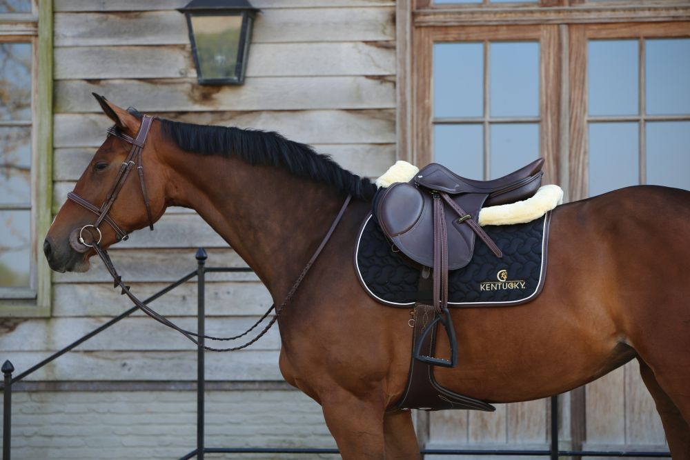 KENTUCKY® HORSEWEAR Schaffell Sattelpad Anatomic Absorb, natur