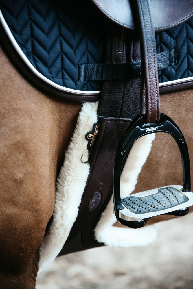 KENTUCKY® HORSEWEAR Lammfell Stollengurt Spezial
