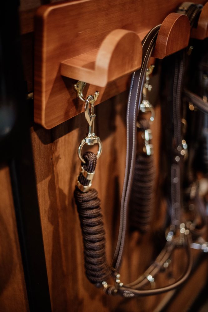 KENTUCKY® GROOMING DELUXE Bridle Rack