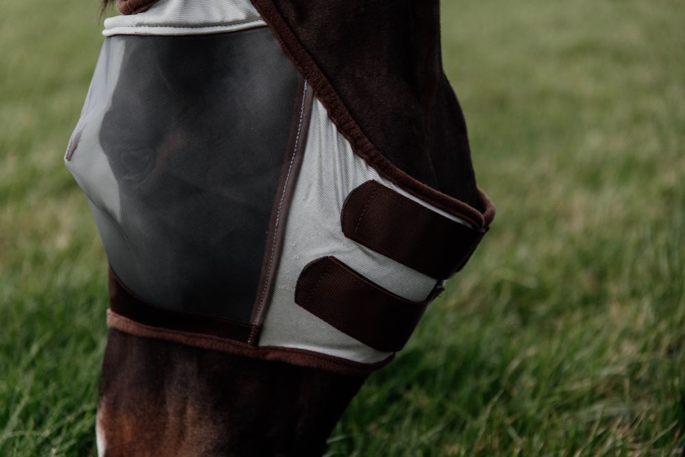 KENTUCKY® HORSEWEAR Fliegenmaske Classic mit Ohren, silber