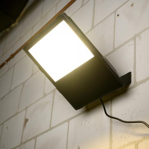 SHADA Strahler - 200 W 32000 lm 4000 K IP66 - CREE LED - Sosen Netzteil