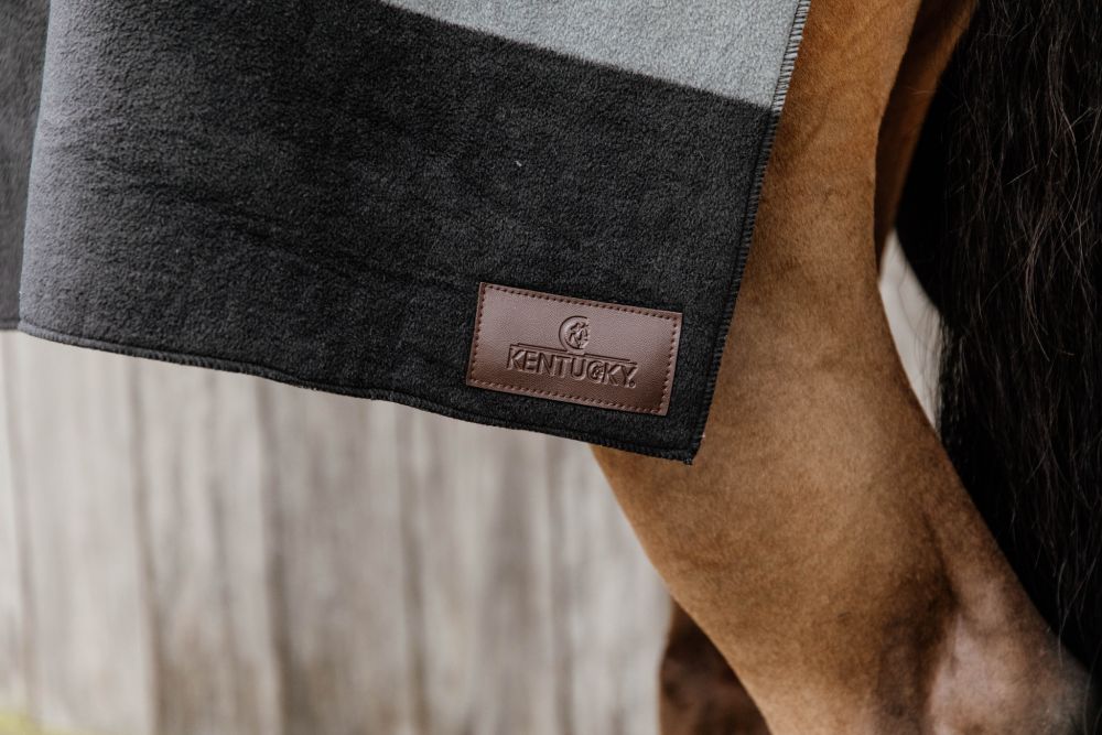 KENTUCKY® HORSEWEAR Fleecedecke Square Stripes Heavy, schwarz/grau