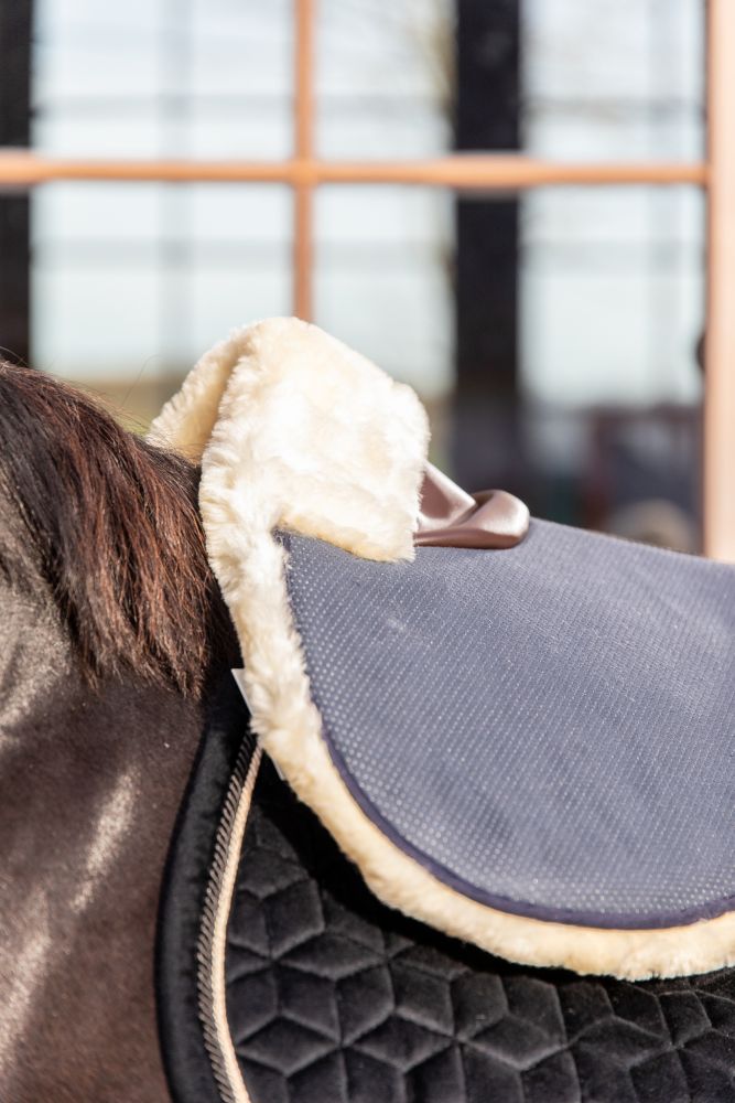 KENTUCKY® HORSEWEAR Lammfell Sattelpad Absorb, marine