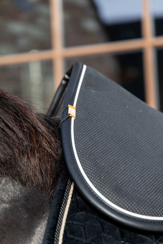KENTUCKY® HORSEWEAR Sattelpad Anatomic Absorb, schwarz/schwarz