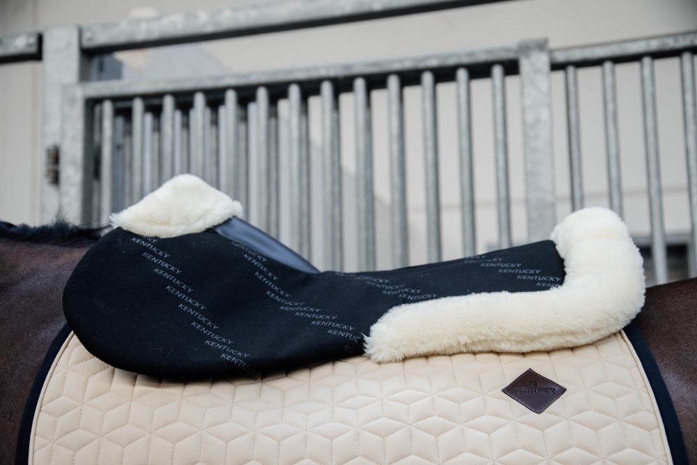 KENTUCKY® HORSEWEAR Schaffell Sattelpad Impact Equalizer