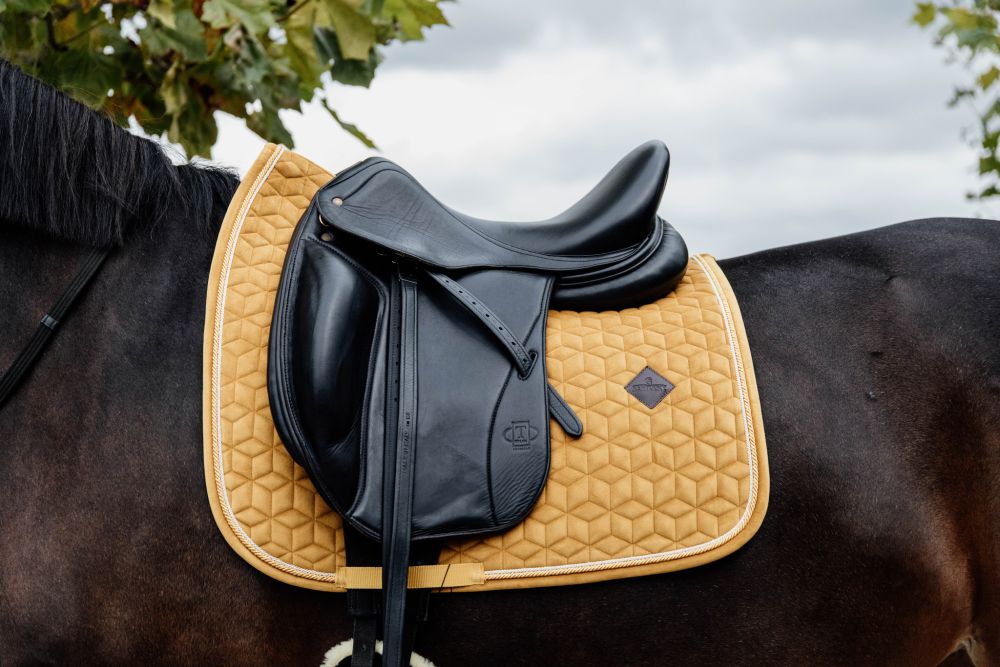 KENTUCKY® HORSEWEAR Schabracke Velvet Dressur, senfgelb