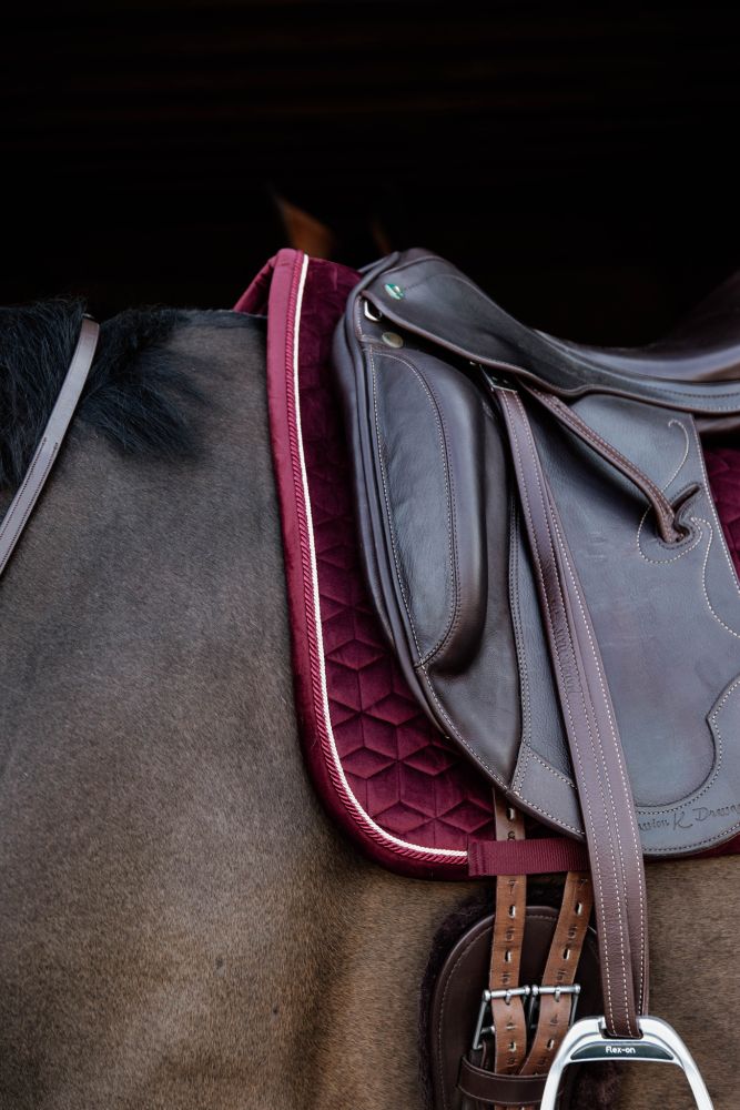KENTUCKY® HORSEWEAR Schabracke Velvet Dressur, bordeaux