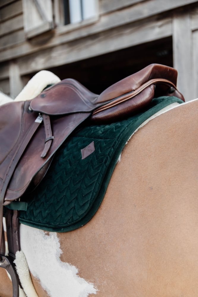 KENTUCKY® HORSEWEAR Skin Friendly Schabracke Velvet Springen, tannengrün